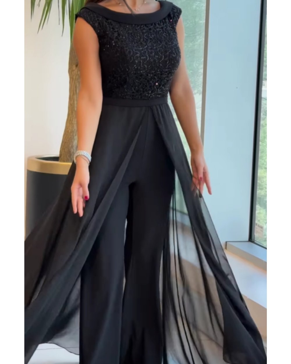 Valeria | Macacão Clássico Sem Mangas