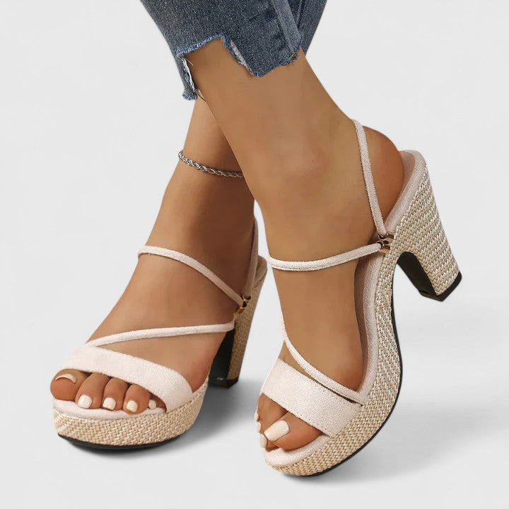 Lorienna | Elegantes Saltos