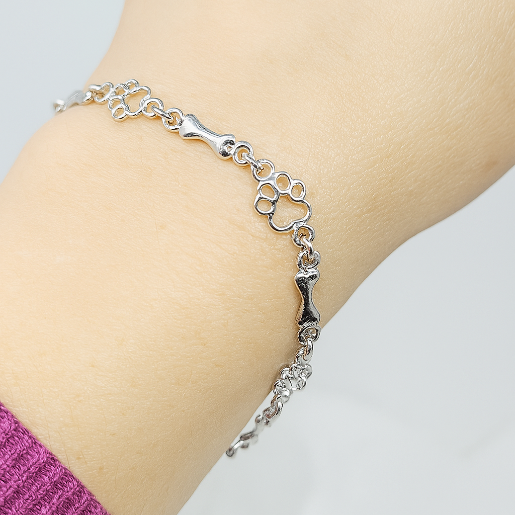Pulseira de Charms em Prata Pura com Pata de Cachorro e Osso - Edição Limitada