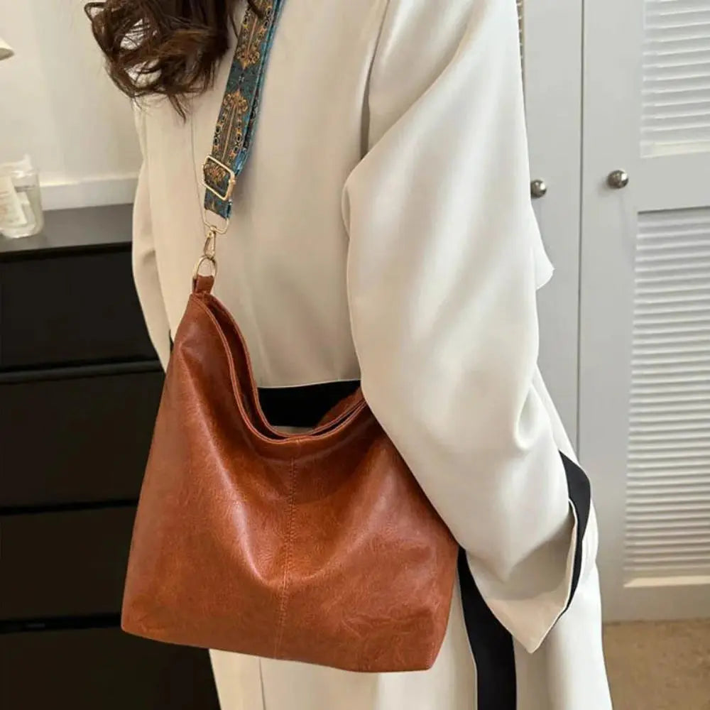 Monika™ | Bolsa de Ombro com Apliques