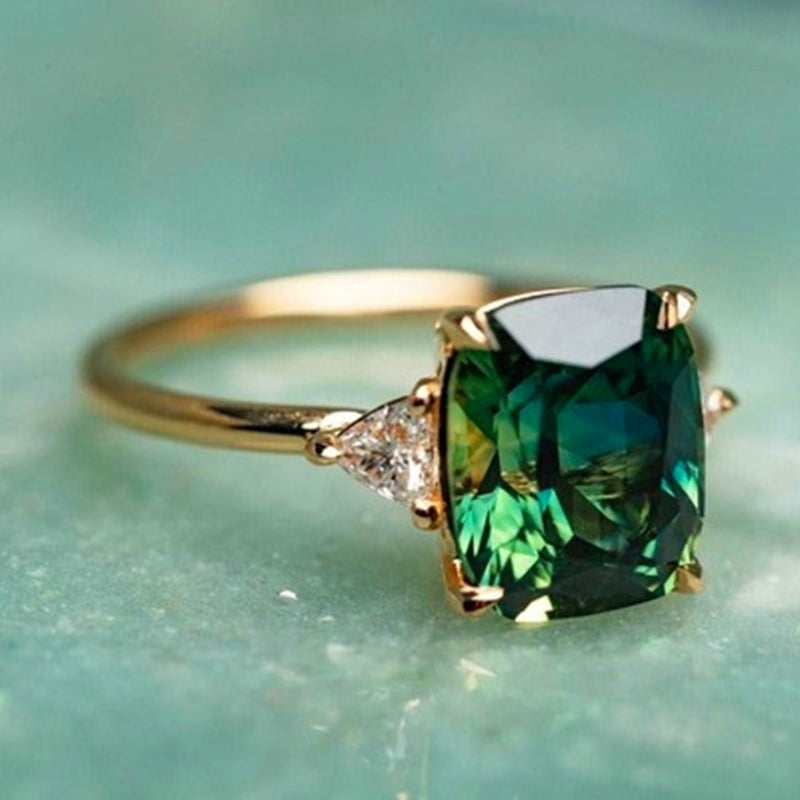 Maricela - Anel de zircônia verde em ouro