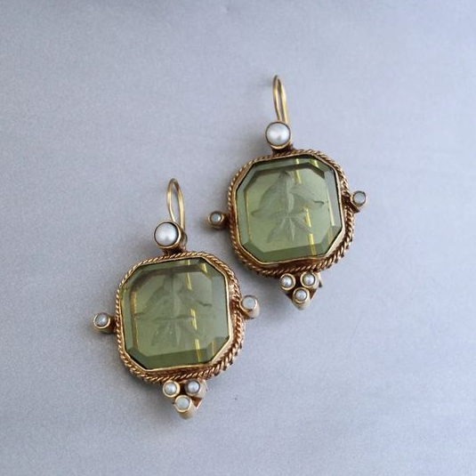 Brincos de Pérola Verde Vintage Únicos