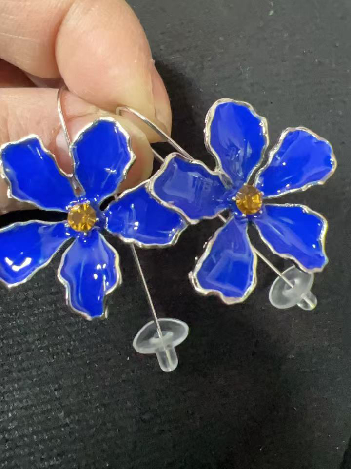 BRINCOS VINTAGE AZUIS COM FLORES