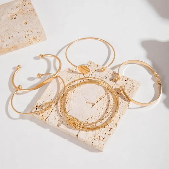 Conjunto de Pulseiras de Ouro com Elegância Sofisticada e Nó