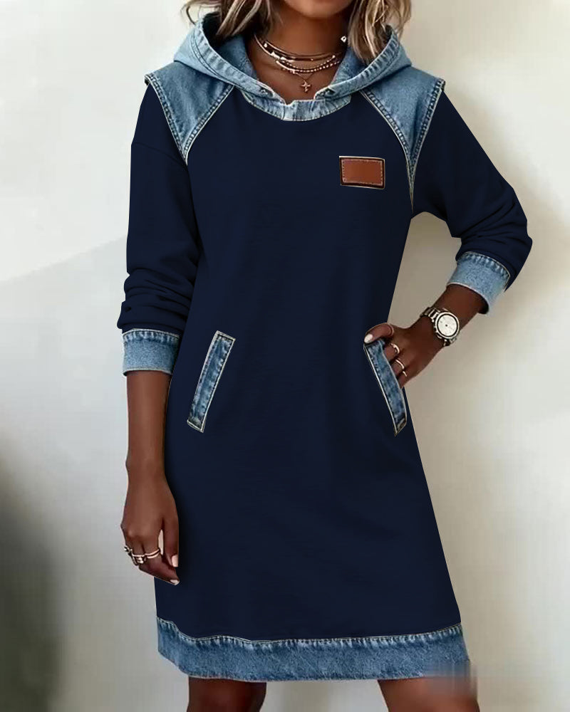 Vestido com Capuz e Painéis Contrastantes