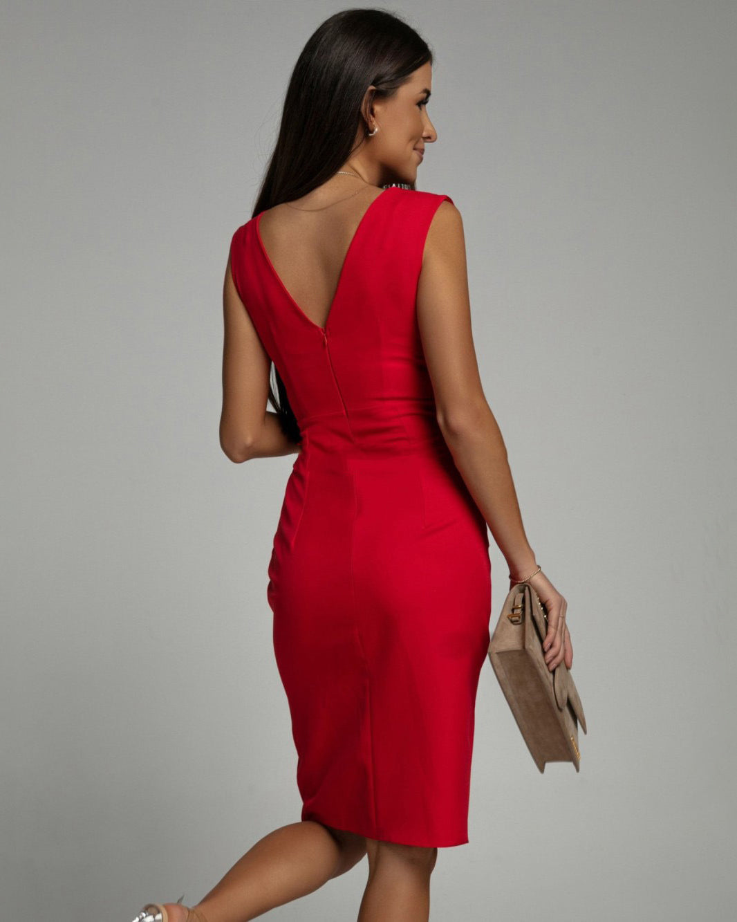 Brenda | Vestido justo com decote em V e fenda
