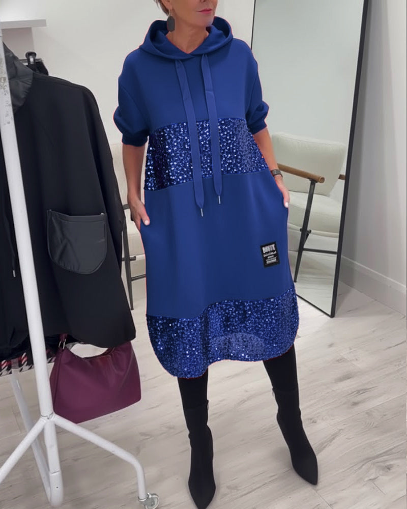 Vestido com Capuz Estiloso e Patchwork