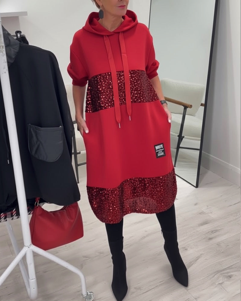Vestido com Capuz Estiloso e Patchwork