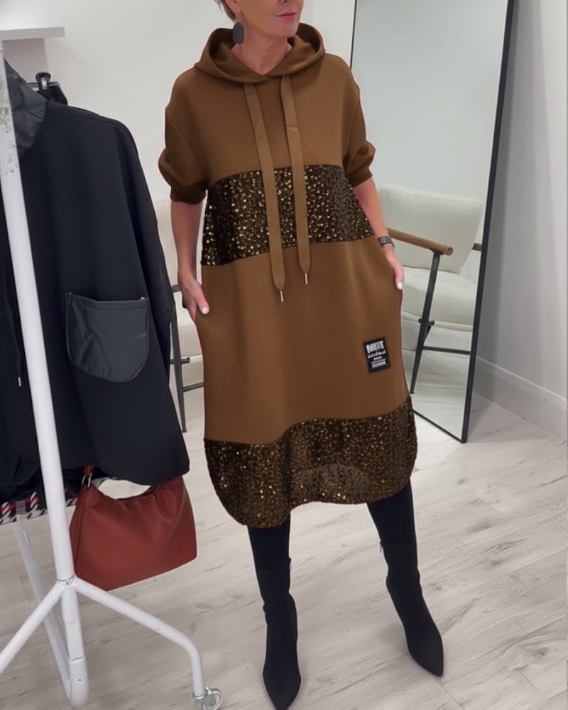 Vestido com Capuz Estiloso e Patchwork