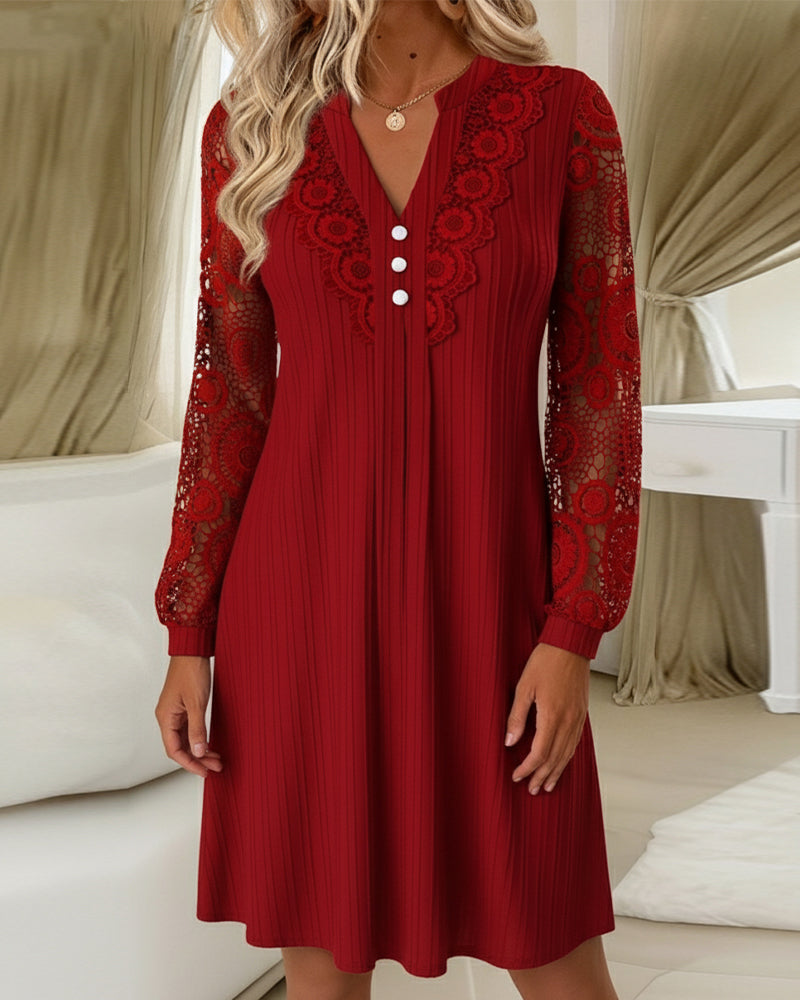 Vestido V-Neck com Patchwork de Renda