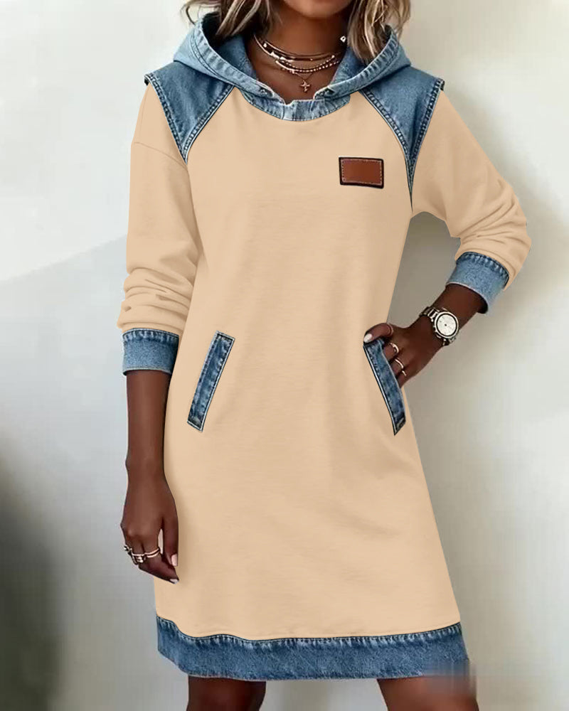 Vestido com Capuz e Painéis Contrastantes