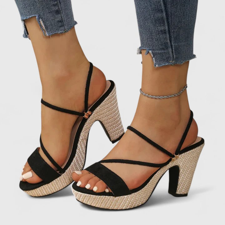Lorienna | Elegantes Saltos