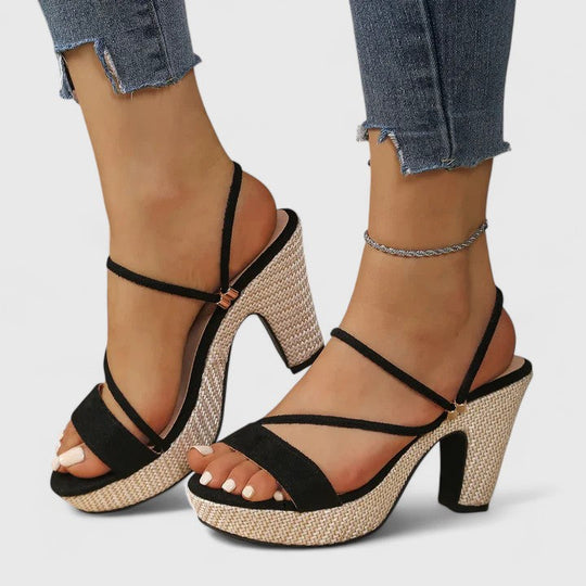 Lorienna | Elegantes Saltos