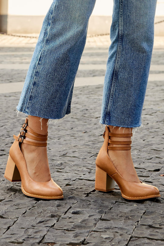 Sapatos de Salto com Fivela Tripla Jadara