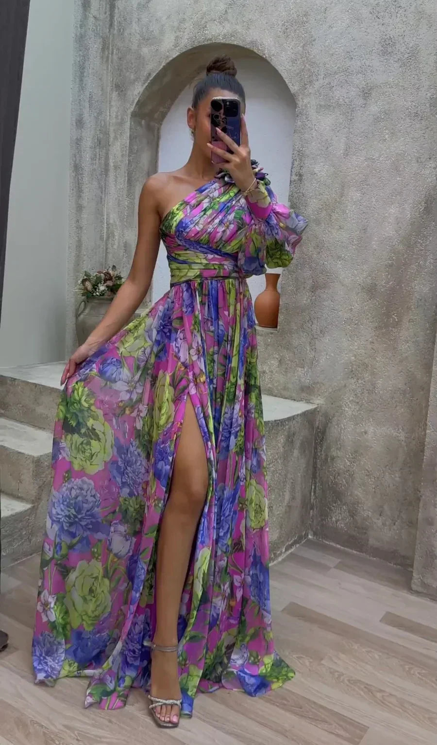 Kaia – Vestido Drapé Atemporal