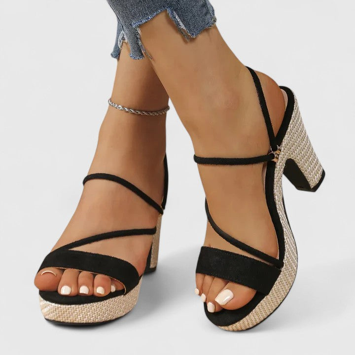Lorienna | Elegantes Saltos