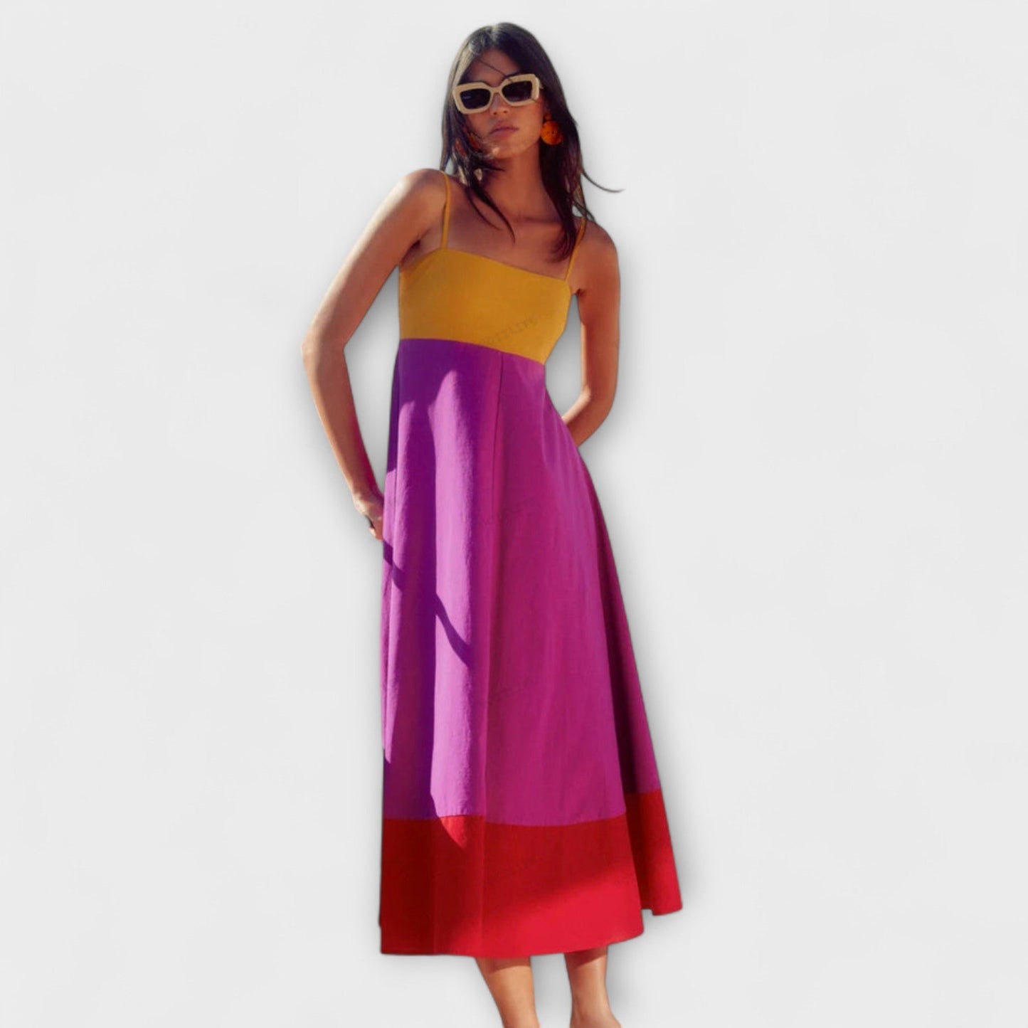 Vestido com Alças de Espaguete em Bloco de Cores