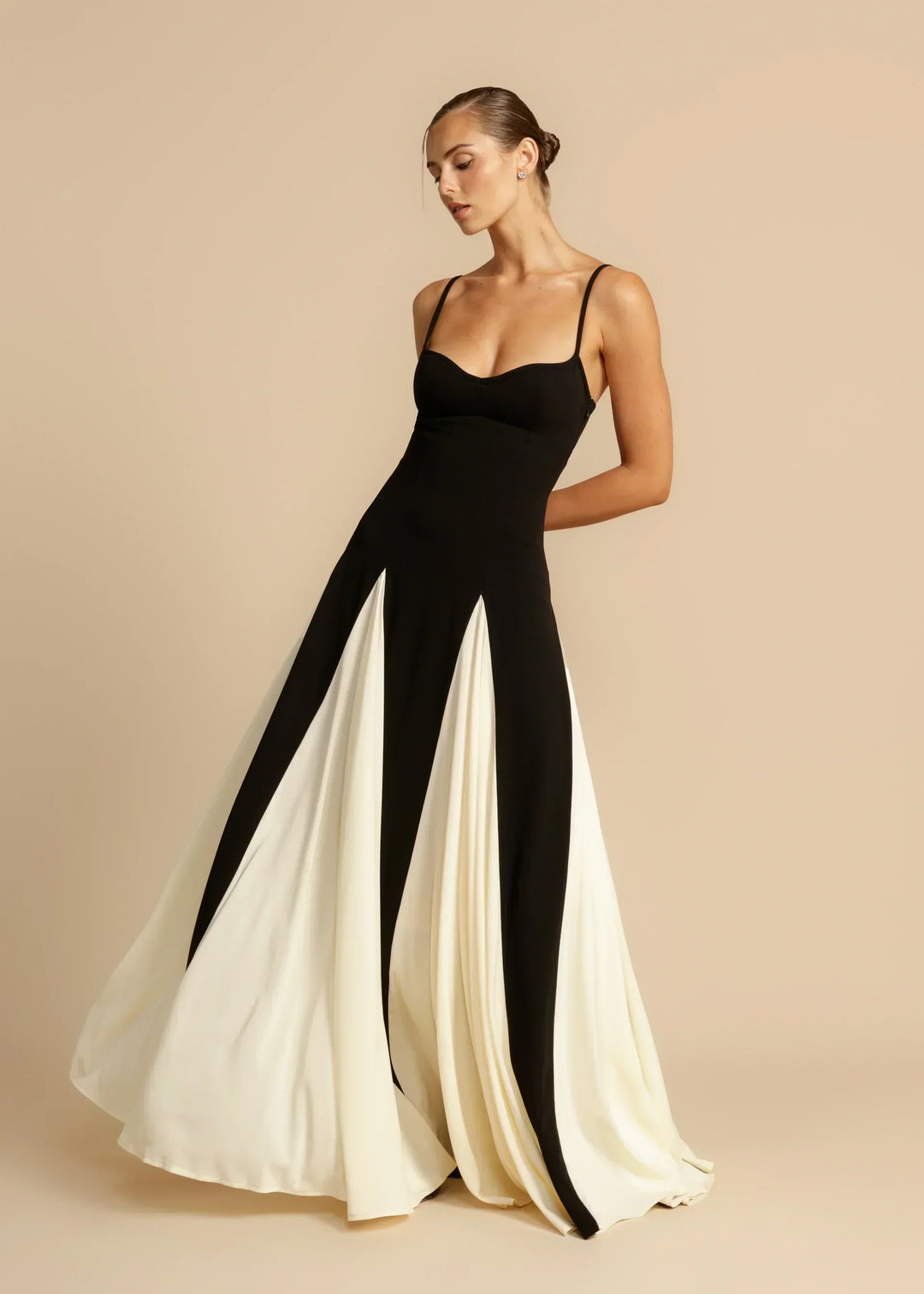 Celia | Vestido Maxi com Babados Elegantes em Contraste