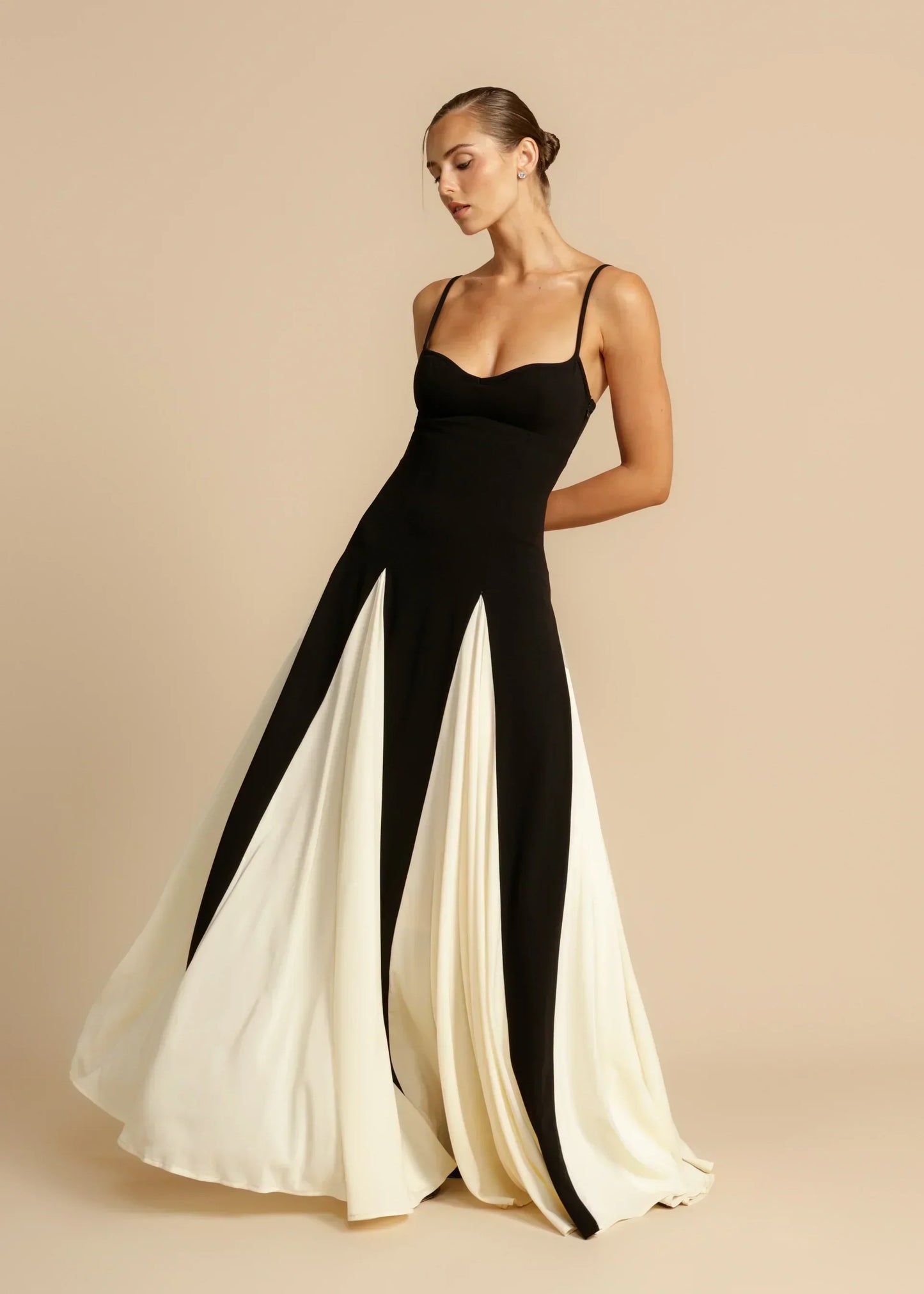 Celia | Vestido Maxi com Babados Elegantes em Contraste
