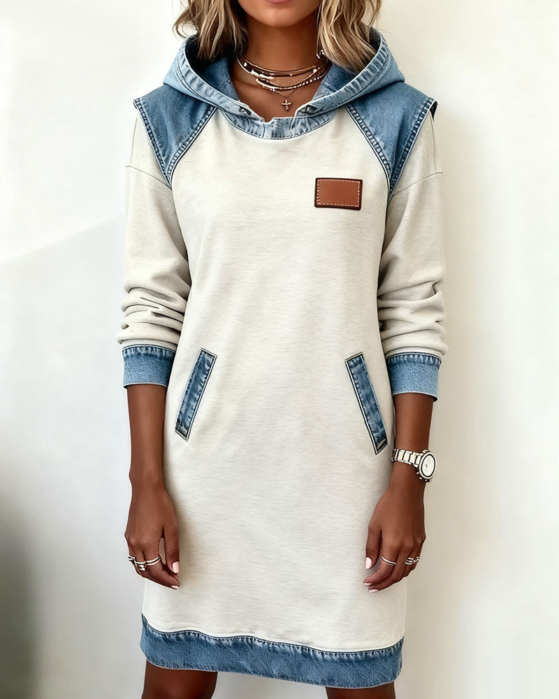 Vestido com Capuz e Painéis Contrastantes