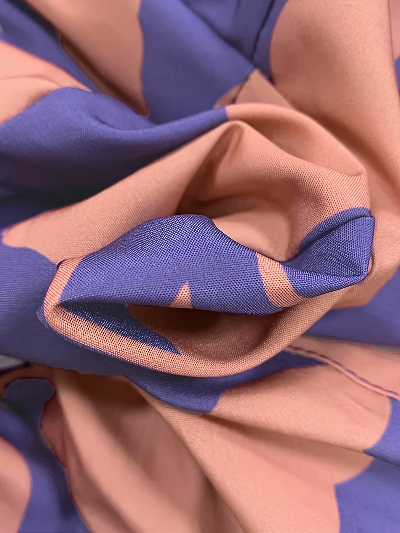 Beatrix - Vestido de Lapela com Estampa Floral de Alto Padrão