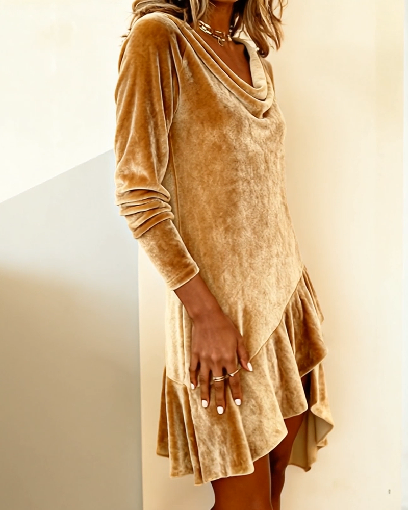 Vestido de Veludo com Gola Destacável e Babados