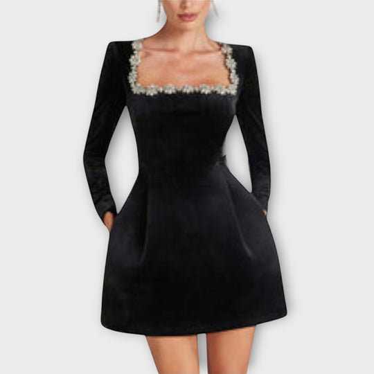 Wren - Vestido Mini de Veludo com Detalhes em Joias