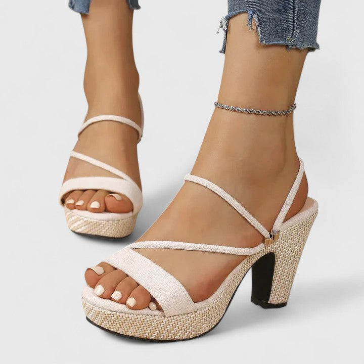 Lorienna | Elegantes Saltos