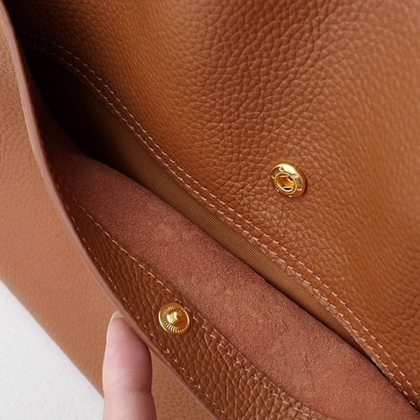 Bolsa de ombro simples em couro genuíno de cor sólida