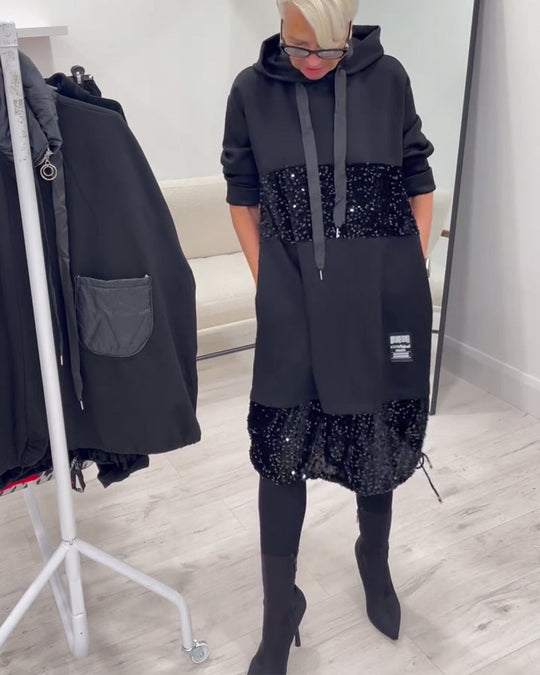 Vestido com Capuz Estiloso e Patchwork
