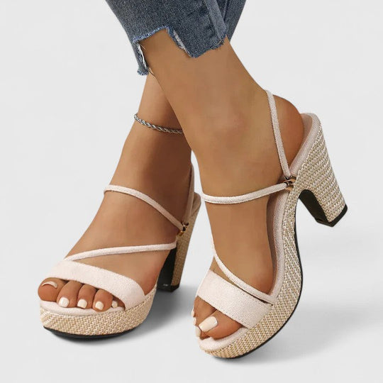 Lorienna | Elegantes Saltos