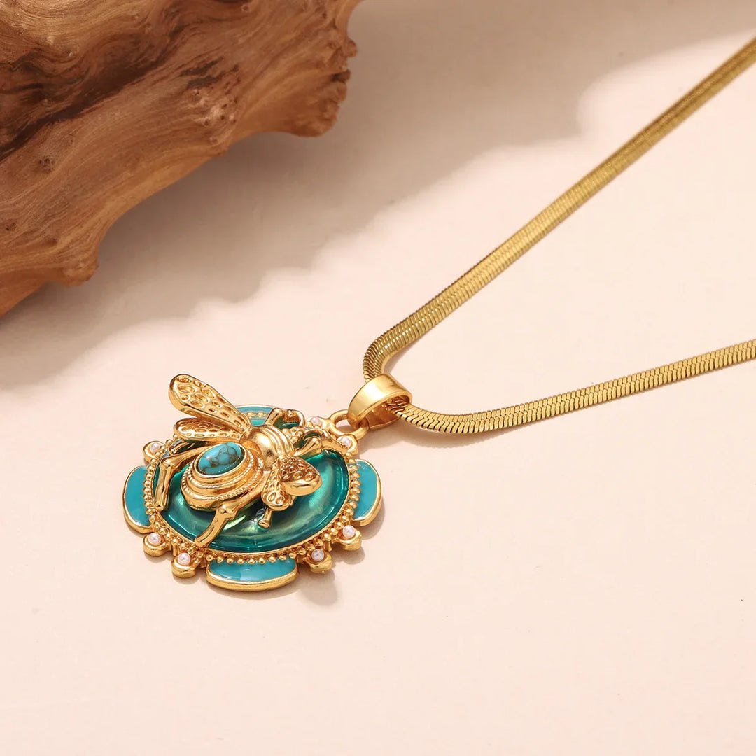Colar de Pingente de Abelha em Ouro Chic com Turquesa