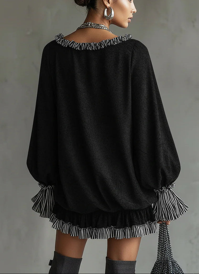 Elara™ – Vestido Mini em Look Suede com Babados e Detalhes Listrados
