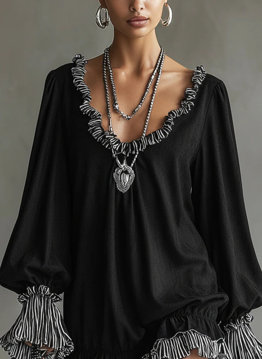 Elara™ – Vestido Mini em Look Suede com Babados e Detalhes Listrados