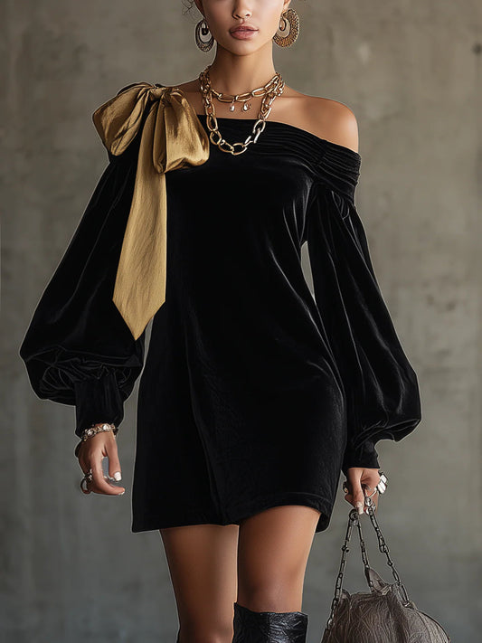 Vestido Mini Off-Shoulder em Patchwork de Veludo Preto e Cetim Dourado