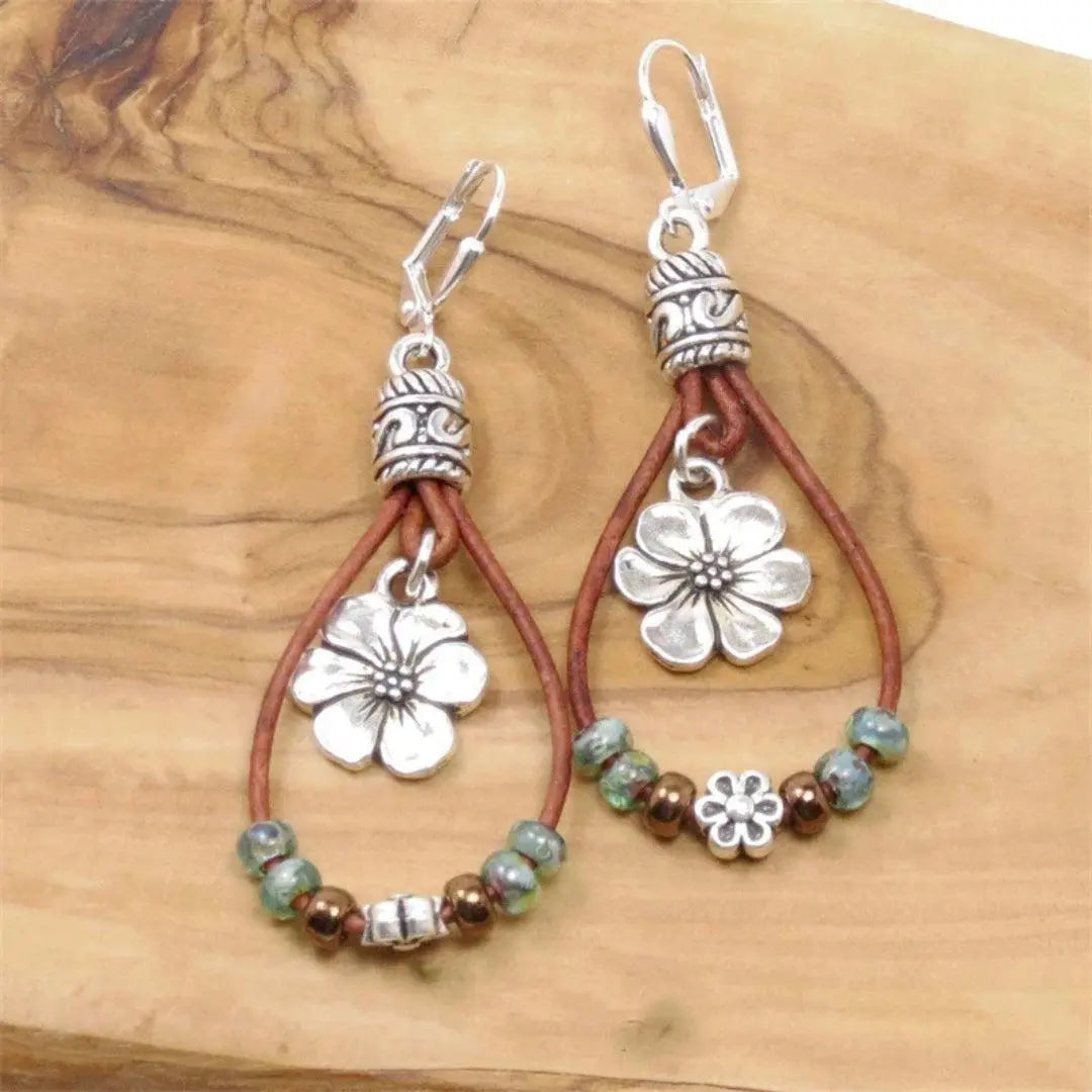 Brincos Vintage de Couro com Estampa Floral