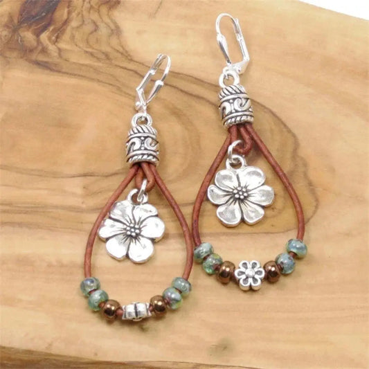 Brincos Vintage de Couro com Estampa Floral