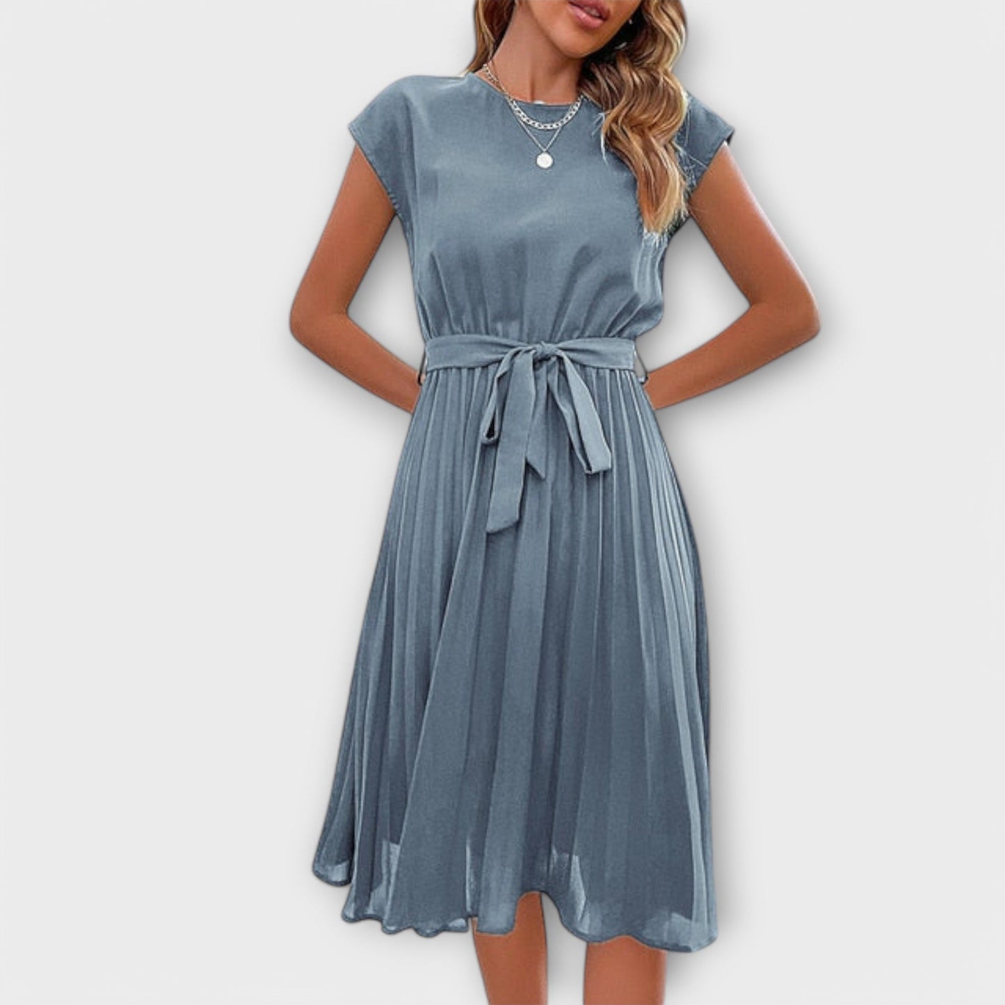 Claire - Vestido Midi Casual de Manga Curta e Plissado
