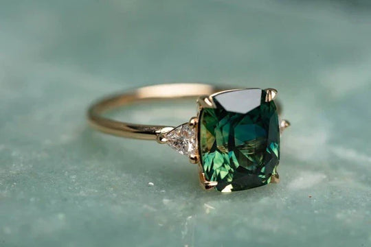 Anel de Ouro com Pedra Verde Inspirado em Vintage