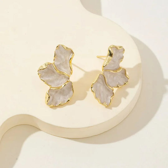 Brincos de Estudo de Flor em Esmalte Elegante