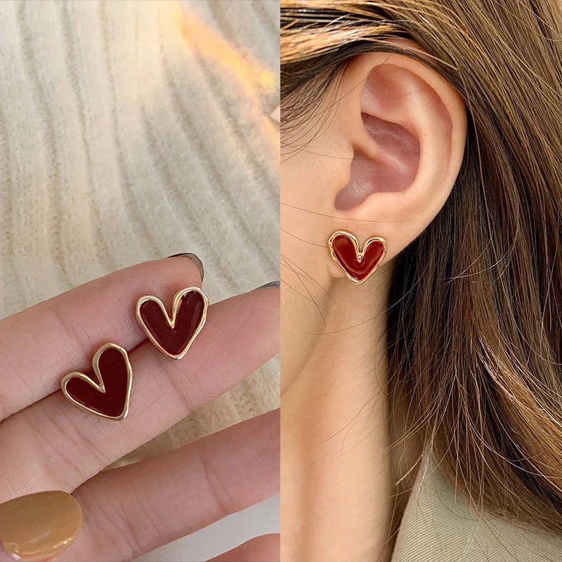Brincos de Estudo de Esmalte em Forma de Coração Vermelho Elegante