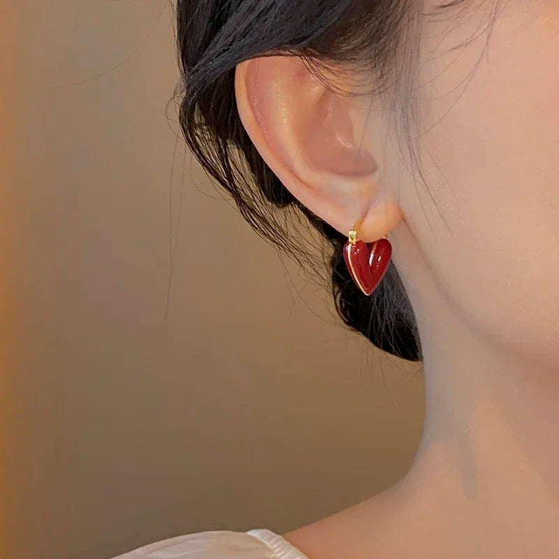 Brincos de Coração Vermelho Esmalte Romântico