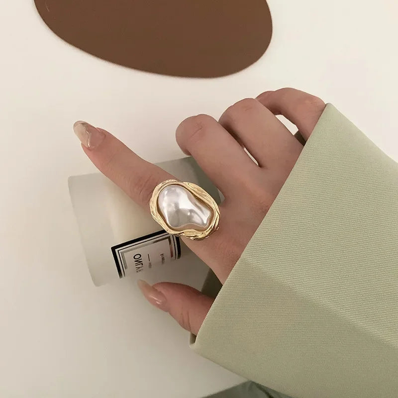 Anel Geométrico Ajustável de Esmalte Branco Vintage