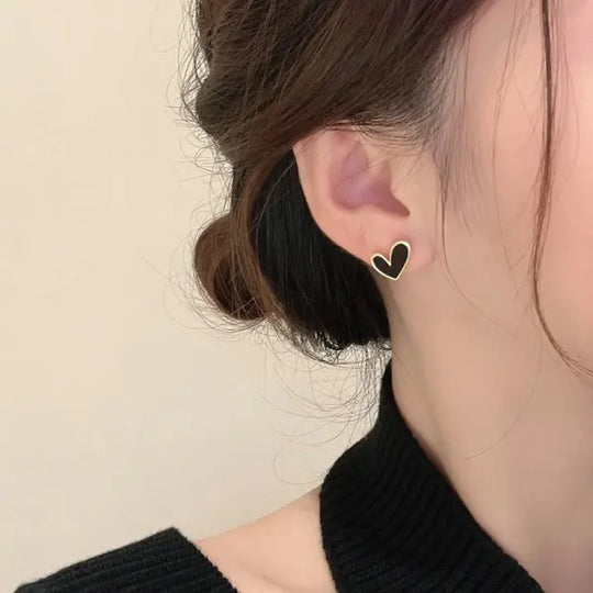 Brincos de Estudo de Esmalte em Forma de Coração Vermelho Elegante