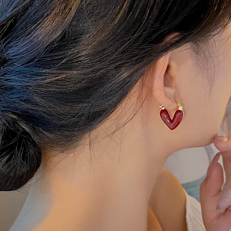 Brincos de Coração Vermelho Esmalte Romântico
