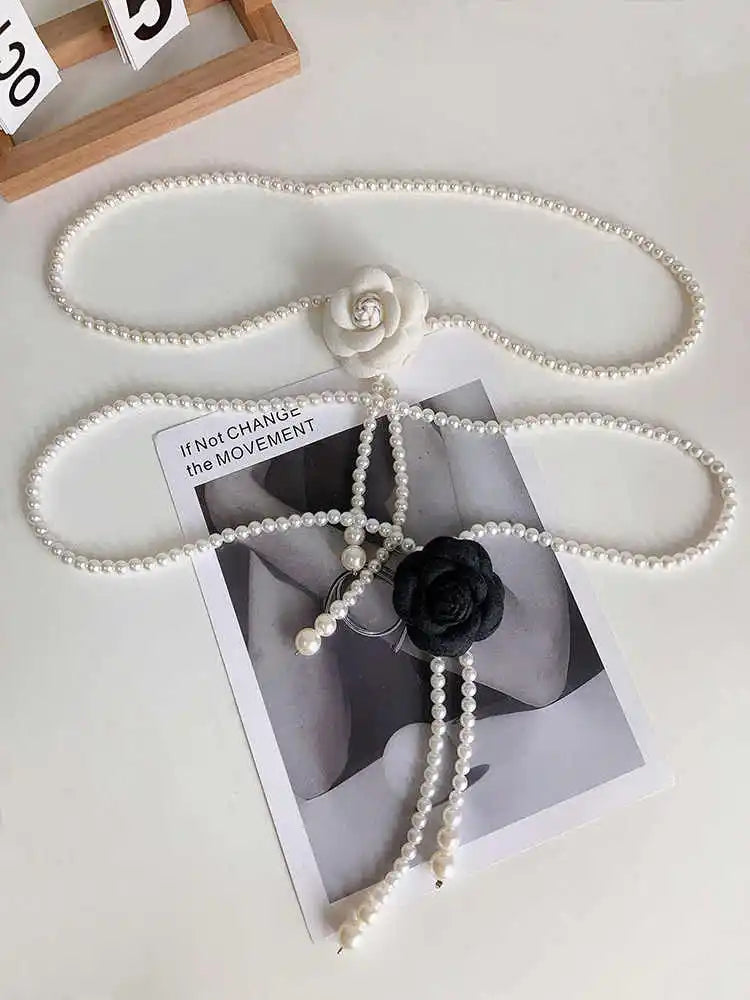 Eva Cinto elegante com pérolas