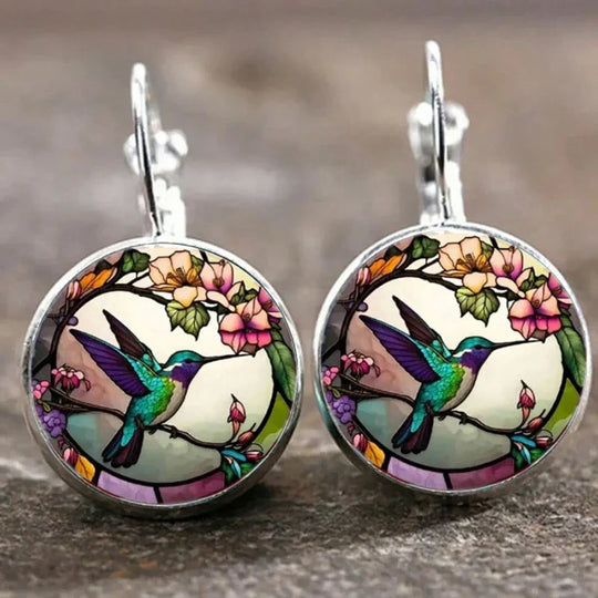 Colar com Pingente de Cúpula de Vidro de Beija-flor