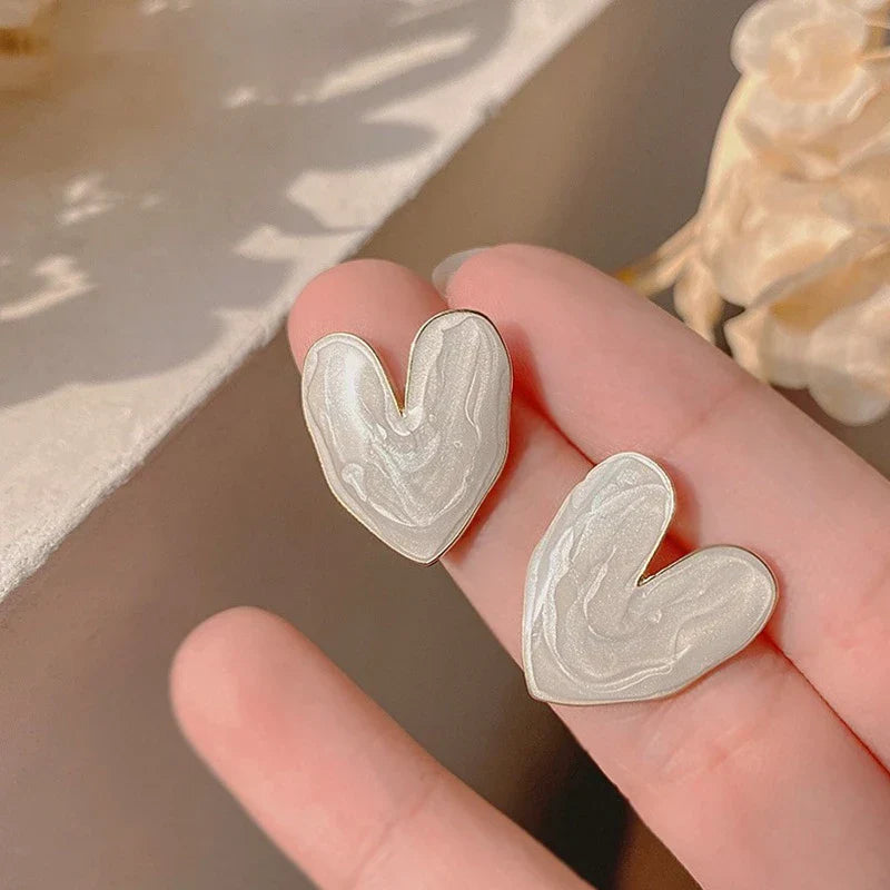 Brincos de Estudo de Esmalte em Forma de Coração Vermelho Elegante