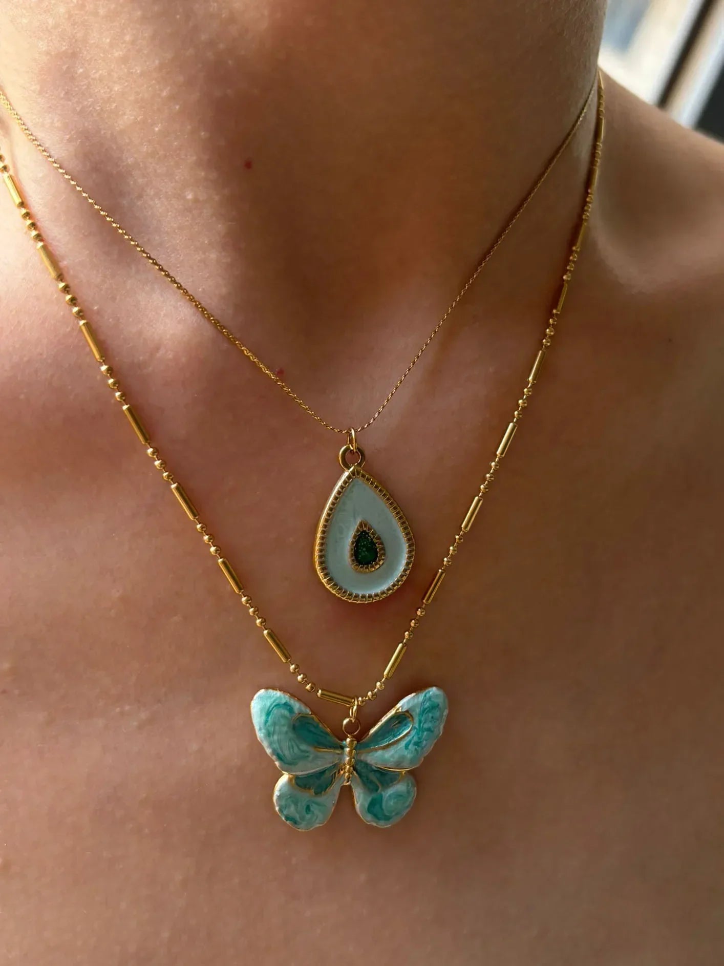 Conjunto de Colar com Pingente de Borboleta Azul e Gota d'Água