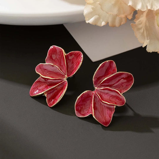 Brincos Elegantes de Pétala em Esmalte Vermelho